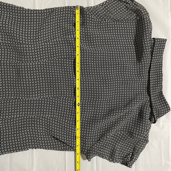 Nine West Women’s sleeveless shirt, Size 8 - Picture 8 of 9